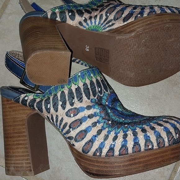 L'Artiste Peacock Shoes Women's Platform Heels - Blue and Brown - Picture 2 of 4